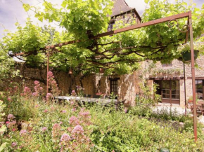 Отель A romantic hamlet with lush gardens on a hill  Мераль